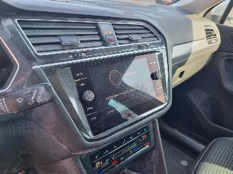 Volkswagen Tiguan 2.0 TDI 110KW Aut. Pano Navi Stoelverw picture 23