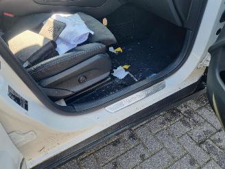 Mercedes GLC 350e 4MATIC AMG Line Pano Head Up Luchtvering etc picture 15