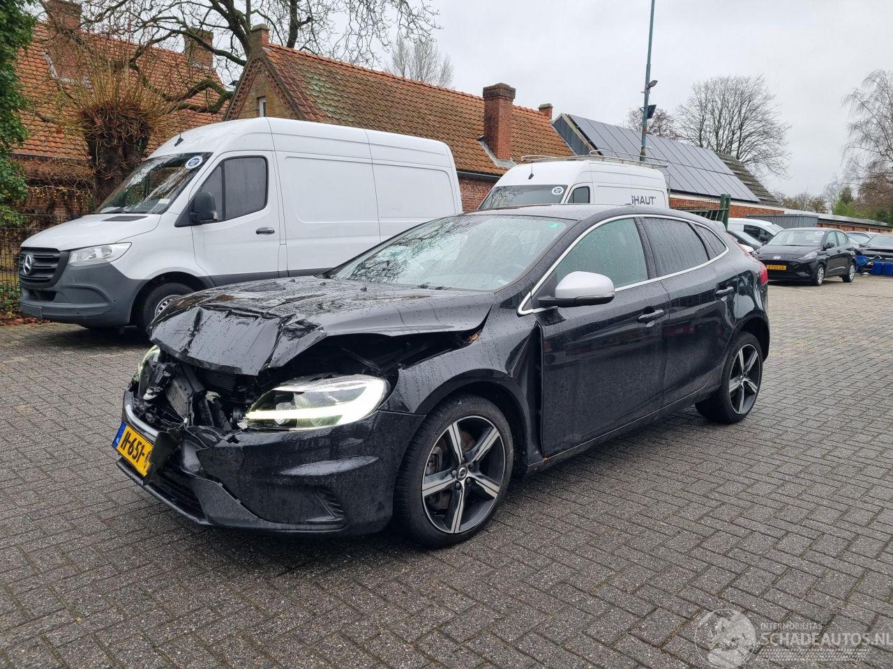 Volvo V-40 T3 Aut. Rdesign Pano