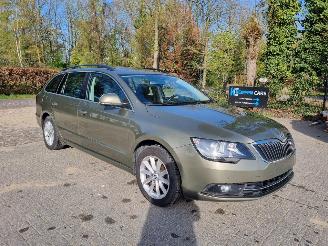 Auto incidentate Skoda Superb 1.6 TDI 77KW Pano Airco Navi 2015/1