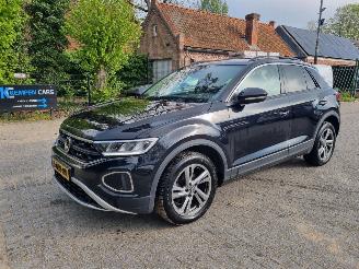 damaged passenger cars Volkswagen T-Roc 1.5 TSI Aut. 75 Edition Led 2023/1