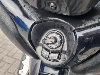 Yamaha XMAX 300 Tech Max ABS picture 12