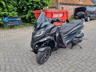 krockskadad bil motor Piaggio MP3 LT MP3 530HPe 2025/6