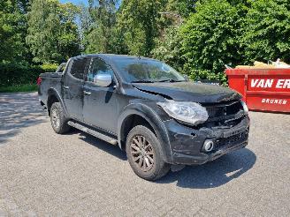 Unfallwagen Mitsubishi L-200 2.4 DI-D Aut Doublecab 2016/6