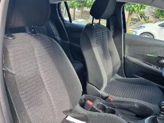 Peugeot 208 Puretech 100 Airco picture 13