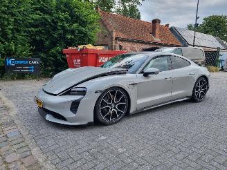 Unfallwagen Porsche Taycan Performance Pano Led Stoeverw. 2023/4