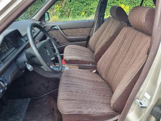 Mercedes E-klasse 250d Aut. W124 Schuifdak picture 15