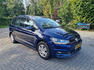skadebil auto Volkswagen Touran 1.5 TSI 7 Pers Pano 2019/5