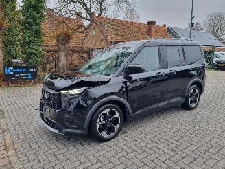 Vaurioauto  passenger cars Ford Tourneo Courier Active 1.0 Ecoboost 2024/4