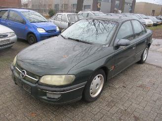 Coche siniestrado Opel Omega  1995/1