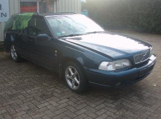 Volvo V-70  picture 2