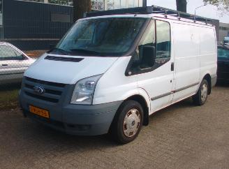 Vaurioauto  passenger cars Ford Transit 260S VAN 85DPF LR 4.23 2011/1