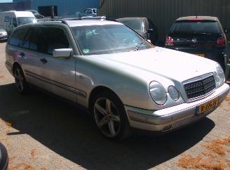 Mercedes E-klasse 240 classic picture 2