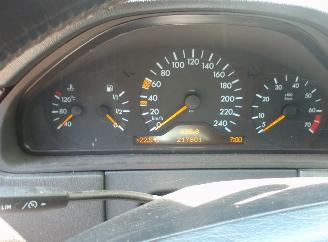 Mercedes E-klasse 240 classic picture 8