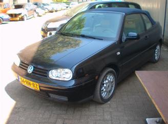 Coche accidentado Volkswagen Golf cabrio 2001/1