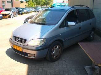 Coche accidentado Opel Zafira  2002/1