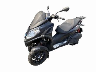 damaged motor cycles Piaggio MP3 300 HSE 2019/12