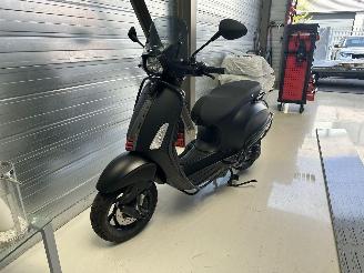 Schade scooter Vespa  SPRINT / NIEUW! 2024/10