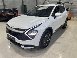 Schadeauto Kia Sportage hev new car automaat led etc full drivable 2025/6