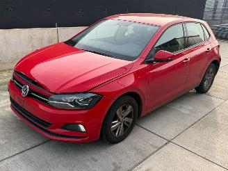 Vaurioauto  passenger cars Volkswagen Polo DSG AUTOMAAT / DRIVEABLE DAMAGE / LED / STOELVERWARMING 2018/12