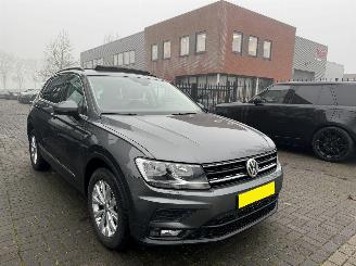 krockskadad bil auto Volkswagen Tiguan 1.4 TSI DSG 4-MOTION SCHADEVRIJ/PANO/TREKHAAK/SIDE-ASSIST/FULL OPTIONS! 2018/9