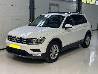 Coche accidentado Volkswagen Tiguan 1.4 TSI ACT/PANO/LEDER/CAMERA/TREKHAAK/VOL 2016/11