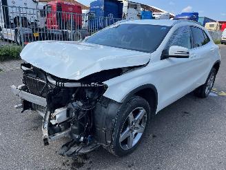 Vrakbiler auto Mercedes GLA  2017/1