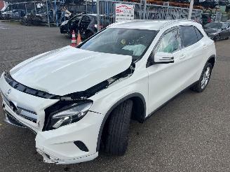 Vrakbiler auto Mercedes GLA  2014/1