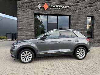 damaged passenger cars Volkswagen T-Roc 1.5 TSI 150PK DSG7 Sport 2021/11