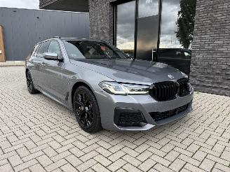 BMW 5-serie 530e Touring 292PK Steptronic M-Sport Facelift VOL! picture 3