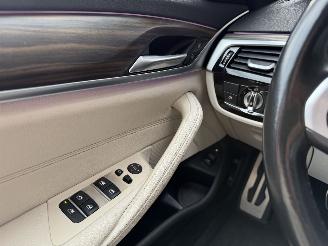 BMW 5-serie 530e Touring 292PK Steptronic M-Sport Facelift VOL! picture 35