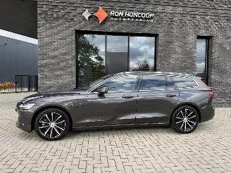 Schadeauto Volvo V-60 2.0 T6 AWD Recharge 253PK Aut. Ultimate Bright VOL! 2023/10