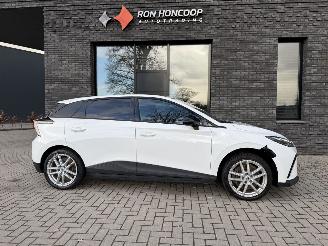 uszkodzony samochody osobowe MG MG4 Electric Trophy Extended Range 77kWh 245PK Aut. Luxury 2024/3