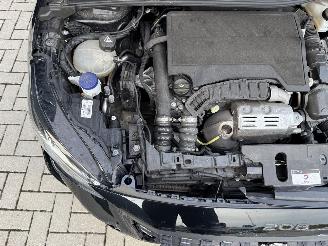 Peugeot 208 1.2 PureTech 101PK Allure picture 37
