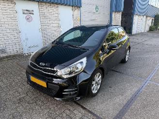 uszkodzony samochody osobowe Kia Rio Facelift Bomvoll 2015/6