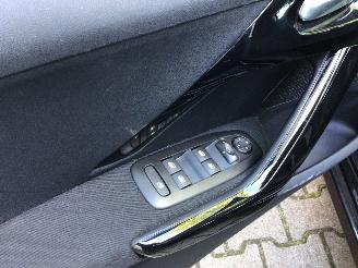 Peugeot 208 1.2 puretech blue lease executive met lichte schade weinig km picture 8