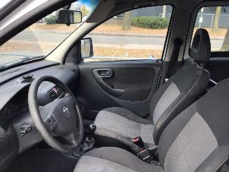 Opel Combo -C-VAN 1.6 benzine / lpg met lichte schade picture 5