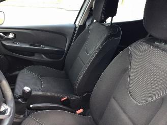 Renault Clio 1.5 DCI ecoleader life met zeer lichte schade picture 7