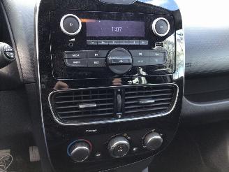 Renault Clio 1.5 DCI ecoleader life met zeer lichte schade picture 9