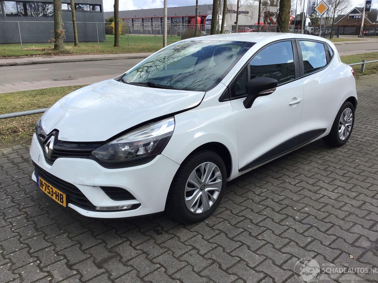 Renault Clio 1.5 DCI ecoleader life met zeer lichte schade
