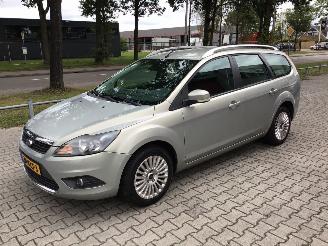 skadebil auto Ford Focus 1.8 LIMITED lichte schade 2010/2