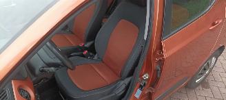 Hyundai I-10 Bj:08-2014 1eEigenaar 1.2-16v Go Uitvoering Climatecontrol CruiseControl Stoelverwarming Lichtautomaat Stuurwiel met verwarming 4xelek ramen Parksensoren Koplampen met bochten verlichting Mistlampen Led-Dagrijverlichting picture 13