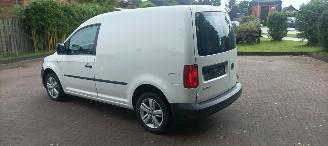 Volkswagen Caddy 2.0-TDI Airconditioning Elektrische ramen Elektrische-spiegels centrale vergrendeling met afstandsbediening Start-Stop systeem Tussenwand met glas Radio-Usb sportvelgen picture 3