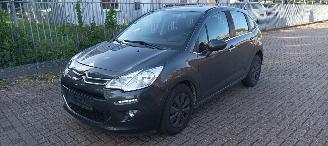 krockskadad bil auto Citroën C3 1.2 Benzine 82pk Airconditioning CruiseControl Leren-Stuurwiel Mistlampen Led-Dagrijverlichting 4x elektrische ruiten Radio Multikleuren display MirrorLink Apple CarPlay mistlampen Parkeersensoren 2016/6