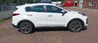 Kia Sportage 2.0 Hybrid-Diesel 4x4 Navi Led Leder 360camera Blindspot Keyless entry Climatecontrol CruiseControl picture 3