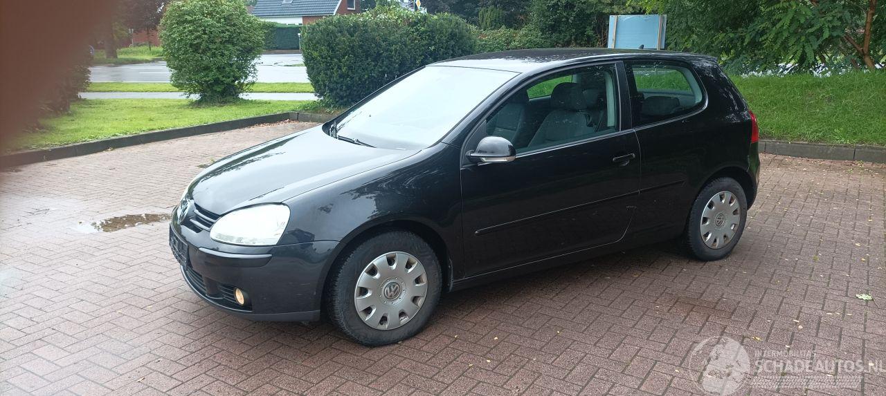 Volkswagen Golf 1.4 Climatecontrol CruiseControl Leren-Stuurwiel Mistlampen Parkeersensoren elek-ramen trekhaak