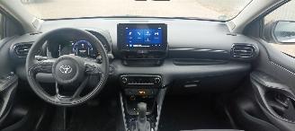 Toyota Yaris Hybrid Black& White Team Full-Led Climatecontrol CruiseControl Stoelverwarming Dab Apple CarPlay Achteruitrijcamera automatische dimmende binnenspiegel Stuurwiel met verwarming  Privacyglas Keyless entry picture 20