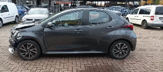 Toyota Yaris 1.5-Hybrid Full-Led Navi Climatecontrol CruiseControl Stoelverwarming Lichtautomaat Achteruitrijcamera Keyless entry armsteun picture 2