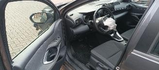 Toyota Yaris 1.5-Hybrid Full-Led Navi Climatecontrol CruiseControl Stoelverwarming Lichtautomaat Achteruitrijcamera Keyless entry armsteun picture 11