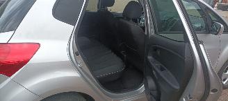 Kia Venga 1.6-Benzine Automatik Climatecontrol Keyless entry 4xelektrische ramen Elektrische-spiegels met inklap stand Stoelverwarming Lichtautomaat Privacyglas Trekhaak Parkeersensoren achter Mistlampen 16-inch Kia velgen picture 11